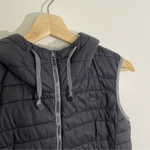 Espirit | Down Vest in Charcoal - Picture 2 of 10